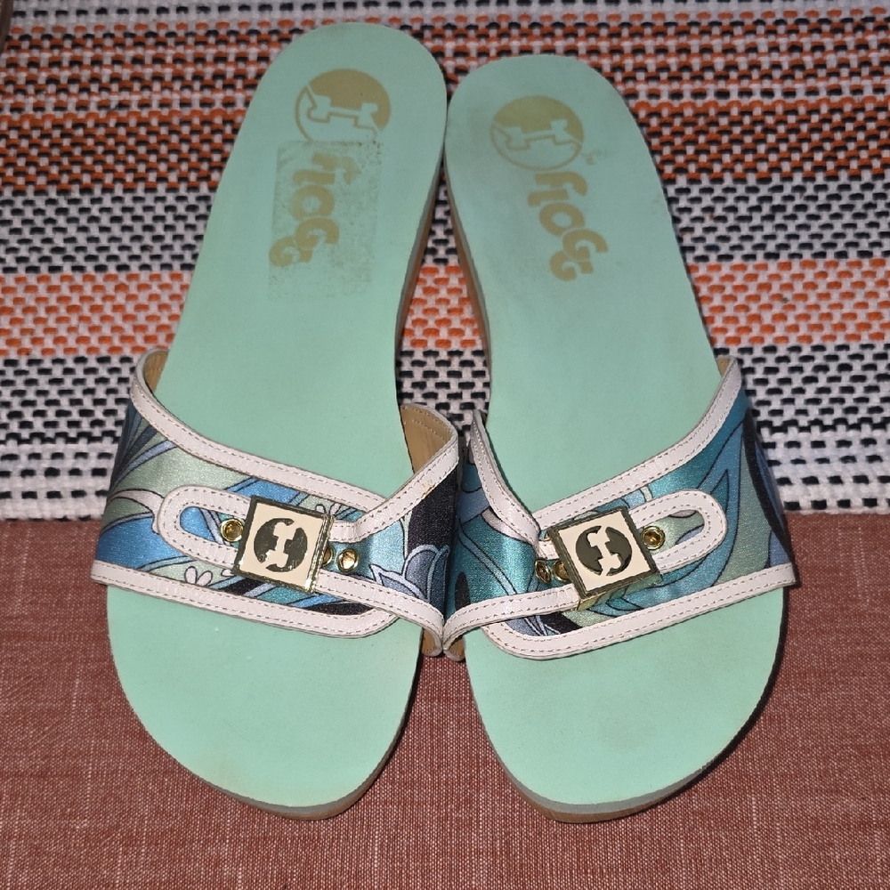 Elegant Women's Sandals in Blue and Cream